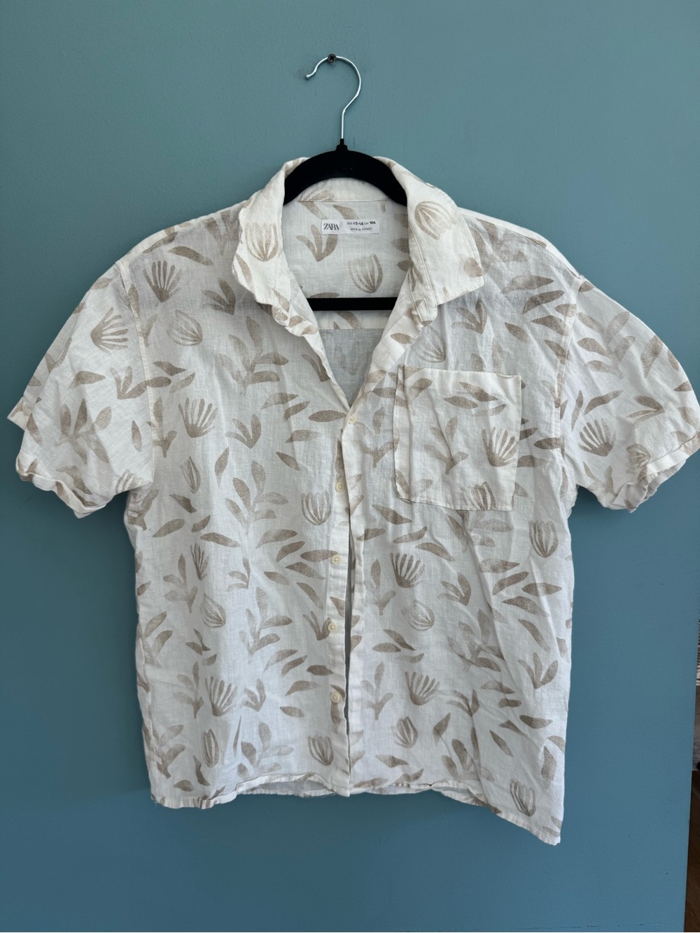 Zara White Short-Sleeve Button-Down with Beige Leaf Print